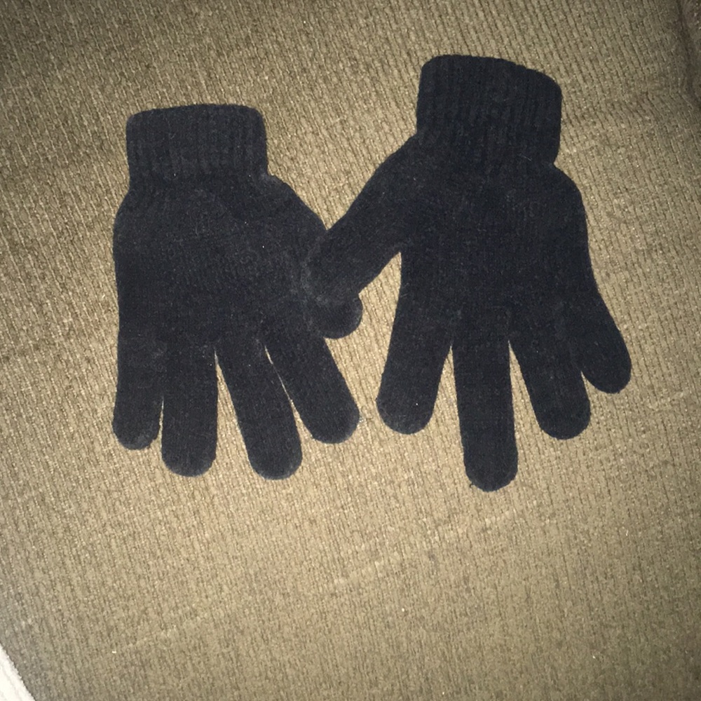 plain black gloves